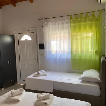 Guest House Dhermi Vendégház *